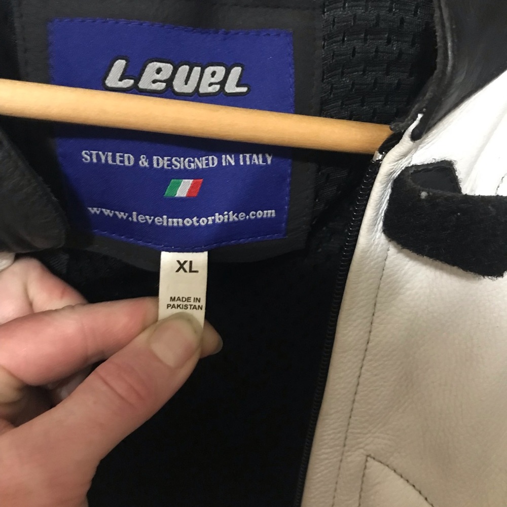 Level Motorcycle Racing Suit - Picture 4 of 5